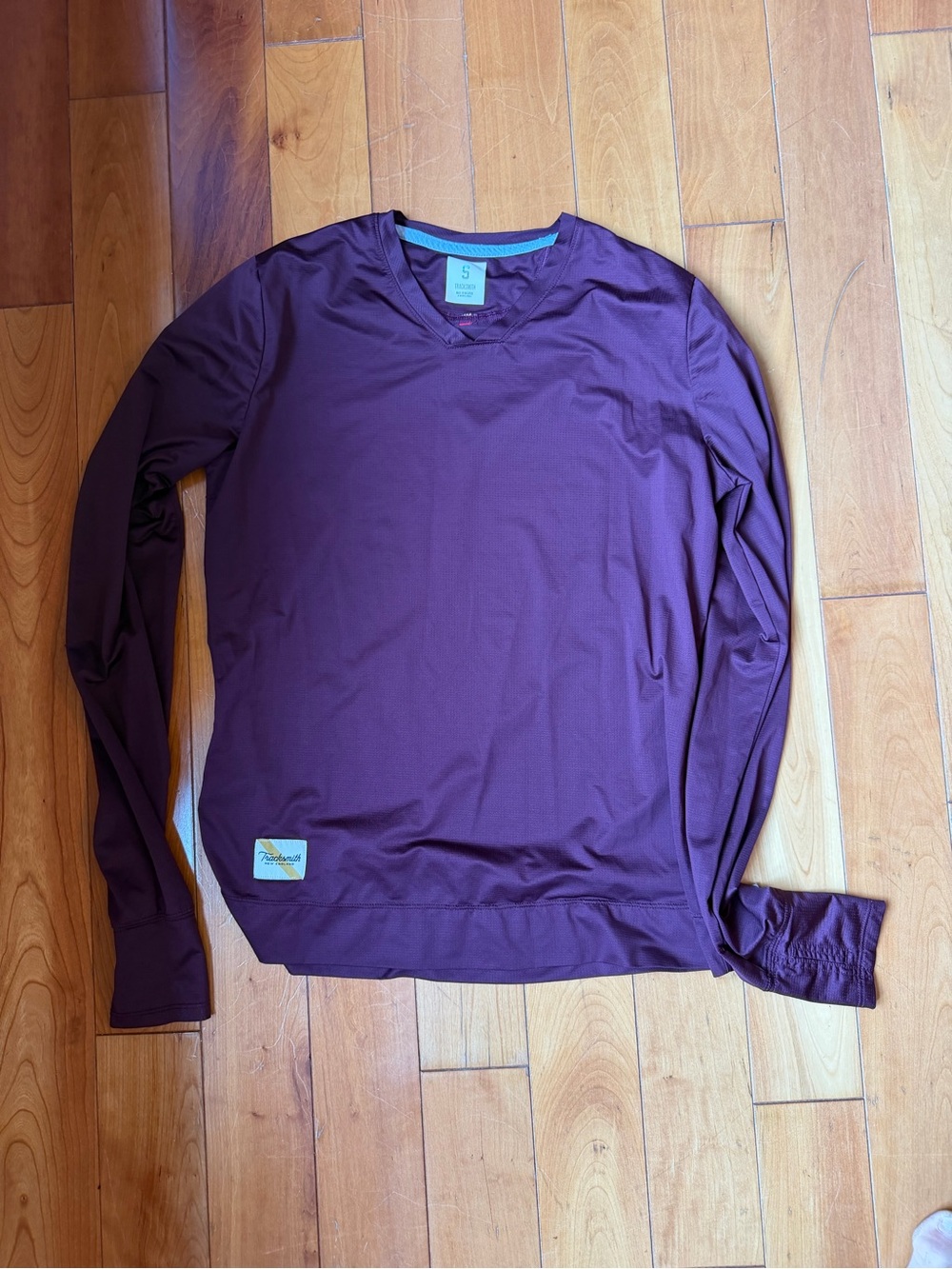 Tracksmith Long-Sleeve V-Neck Top in Burgundy